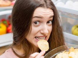 तनाव में Chips, Ice-cream और Fast-food खाना ज्यादा पसंद करती हैं महिलाएं -tend-to-prefer-chips-ice-cream-and-fast-food-when-stress-is-high