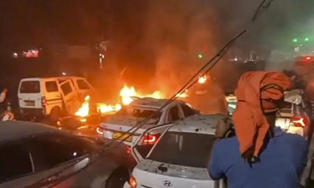 Delhi Bomb Blast: लाल किले के पास कार में विस्फोट, 10 की मौत, 24 घायल Delhi Bomb Blast: लाल किले के पास कार में विस्फोट, 10 की मौत, 24 घायल