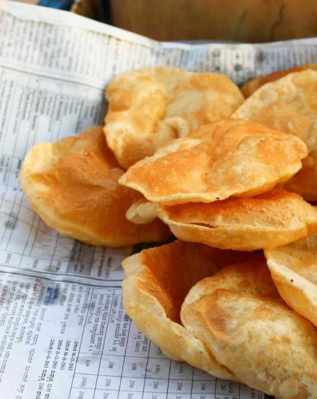 Wrapping-Food-In-Newspaper02